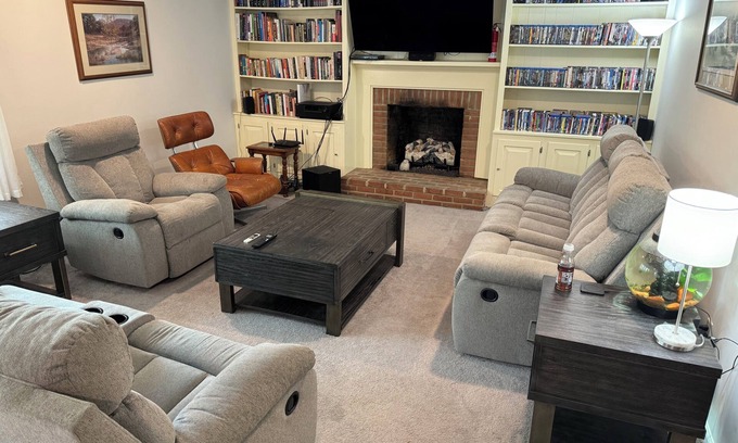 Easton Casa | 4 bdrm, 3 bath, 2,700 sqft house on 1 acre with chickens and fenced in back yard