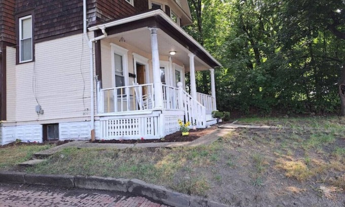 Akron Casa | 4 Bed 1.5 Bath Victorian Home in Central Akron