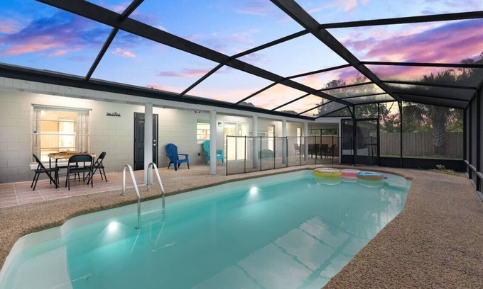 Buena Ventura Lakes Casa | 4 bed 3.5 bath pool home