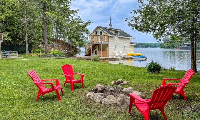 Muskoka Lakes Cabaña | 4 bed 2 bath cottage on Lake Rosseau!