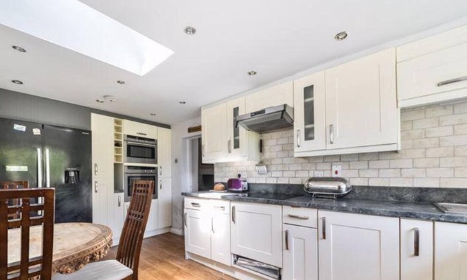 Dorchester Casa | 4 Bed-2 Bath-sleeps 8-large Garden-pet Friendly