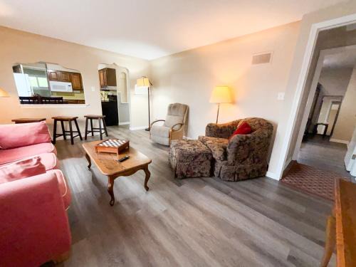 Anchor Bay Harbor Apartamento | 4 Bed, 2 Bath, Upper Flat