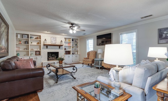 Olive Branch Casa | 4 bed 3 1/2 bath Home Upscale Neighborhood