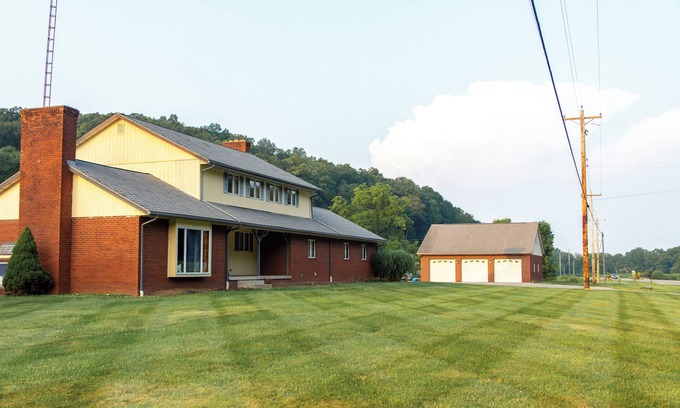 Warsaw Casa | 4 Bed, 3.5 Bath with in-ground pool