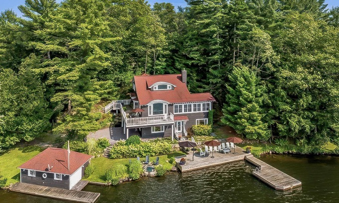 Port Carling Cabaña | 4 bed 4 bath cottage on Indian River of Lake Muskoka