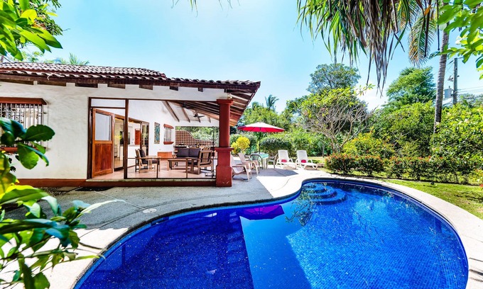 Palm Beach Estates Villa | 4 dormitorios con piscina y patio en la azotea a 50 metros de la playa en Grande
