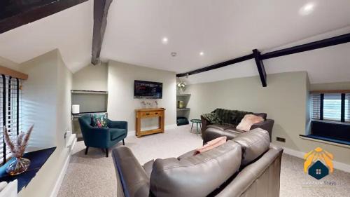 Mamhilad Apartamento | 4 Bed Apartment- With Cosy Pub - Food/Drink 10%off