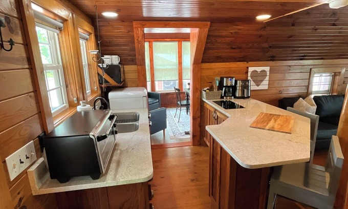 Byrdstown Cabina | 4 bed cabin in delightful Byrdstown with fitness room, WiFi, AC Boat/trl parking