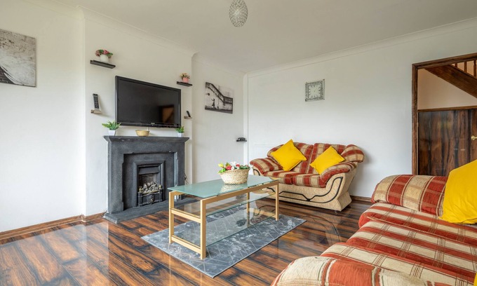 Nelson Casa | 4-Bed Detached, Pet Friendly House in Nelson