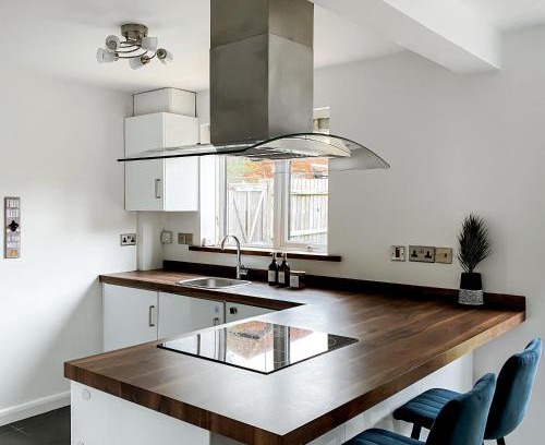 Kettering Casa | 4 bed family home wifi, netflix, parking, close to wicksteed park