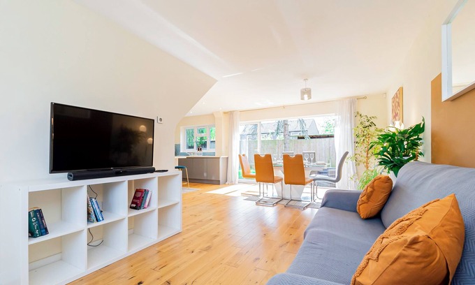 New Forest District Casa | This house is a 4 bedroom(s), 2.5 bathrooms, located in Totton, AL.