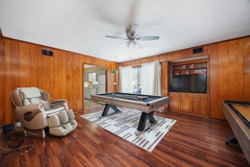 Columbus Casa | 4-Bed Haven Pool Table, Shuffleboard Massage Chair close to Fort Benning and downtown