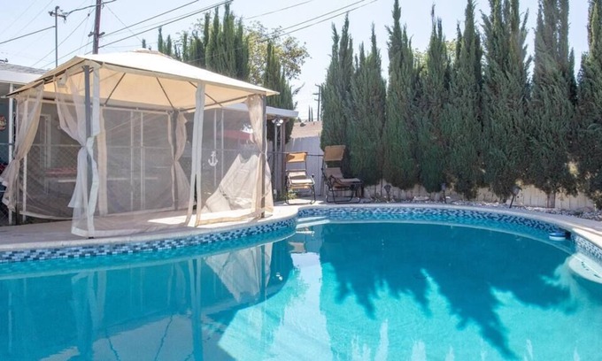 Riverside Casa | 4 Bed Home with Pool, Bar Area and Gym equipment