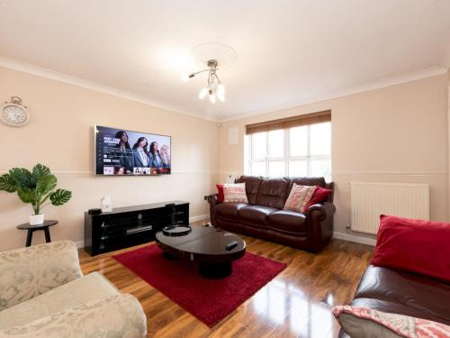 Thamesmead Casa | 4 Bed House in Greater London Parking Pass the Keys