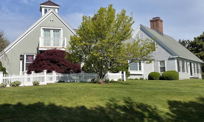 West Barnstable Casa | 4 Bed House Includes Paid Beach Pass, Movie Room, playhouse, fire room