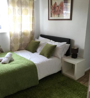 Basildon Casa | 4 Bed House next to Basildon Town Centre