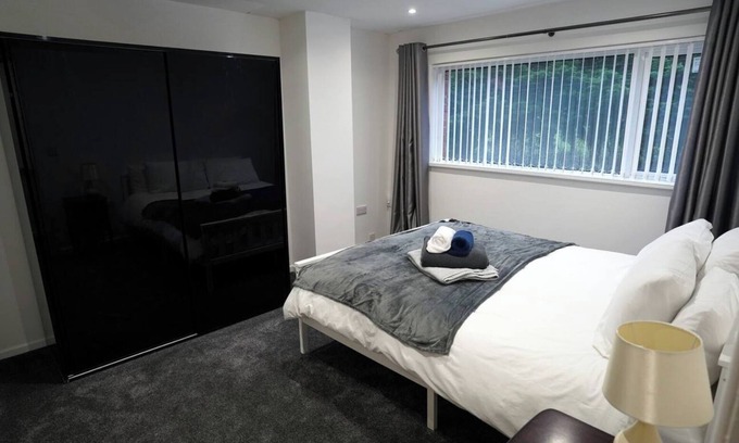 Comber Casa | 4 bed House - Private Garden - Free Parking