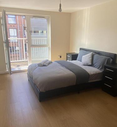 West Thurrock Casa | 4 Bed House - Sleeps 8 - Wifi - Parking