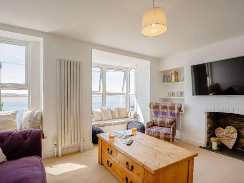 Aberdovey Casa | 4 Bed in Aberdovey 87520