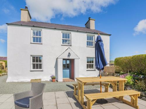 Mynytho Casa | 4 Bed in Abersoch 91656