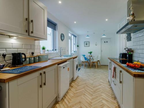 Brixham Casa | 4 Bed in Brixham 90449