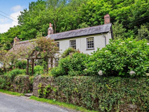 Bucks Mills Casa | 4 Bed in Bucks Mills 60643