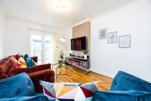 Caterham Casa | 4 Bed in Caterham Contractors Leisure