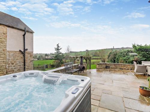 Crich Casa | 4 Bed in Crich 93830