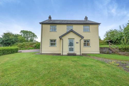 Llanfihangel-Ystrad Casa | 4 Bed in Dihewyd oc-f32351