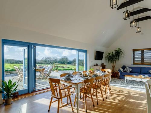 Saint Erth Praze Casa | 4 Bed in Helston 90391