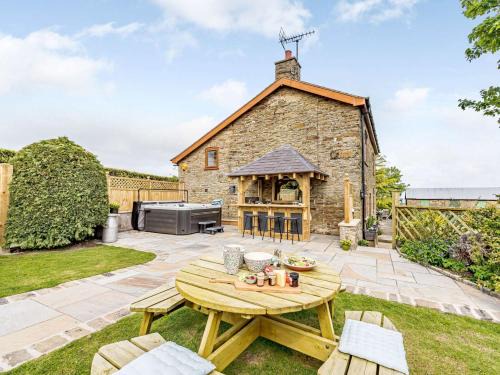 Holywell Casa | 4 Bed in Holywell 82276