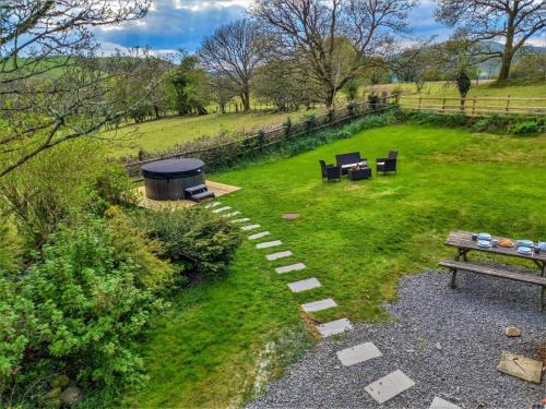 Llandovery Casa | 4 Bed in Llandovery 82440