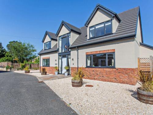 Saint Asaph Casa | 4 Bed in Saint Asaph 96246