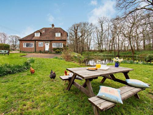 Uckfield Casa | 4 Bed in Uckfield BT021