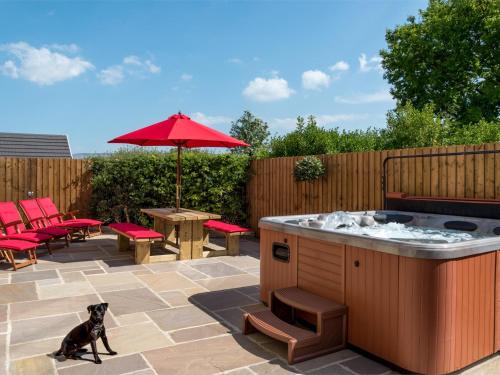 Cwm-twrch Isaf Casa | 4 Bed in Ystradgynlais BN343