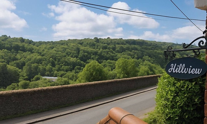 Aberbeeg Casa | 4 Bed Townhouse-Sleeps 7-Garden-Pets-Valley View