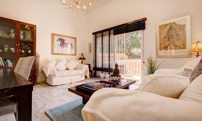 Torrequebrada Chalet De Esquí | Casa de 4 camas con terrazas privadas y barbacoa