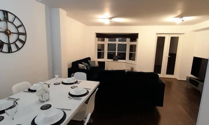 Marston Green Casa | 4-Bed| Up to 30% off| Contractors | BHX, NEC, HS2