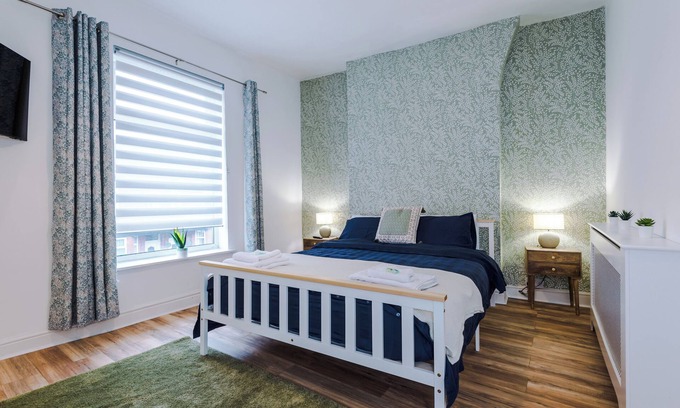 Salford Casa | 4 Bed Victorian Home, 15 Mins to City Centre