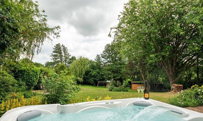 Stanton Drew Casa | 4 bed with Hot tub, games room.