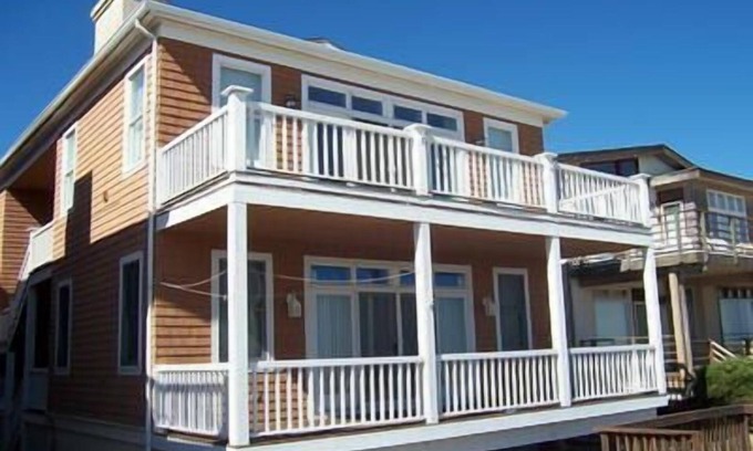 South End Condominio | 4 bedroom 2.5 bath updated condo!
