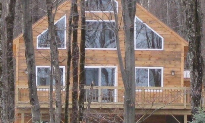 North Troy Casa | 4 habitaciones, 2 baños, gran sótano terminado 2. 4 millas a Jay Peak Resort!
