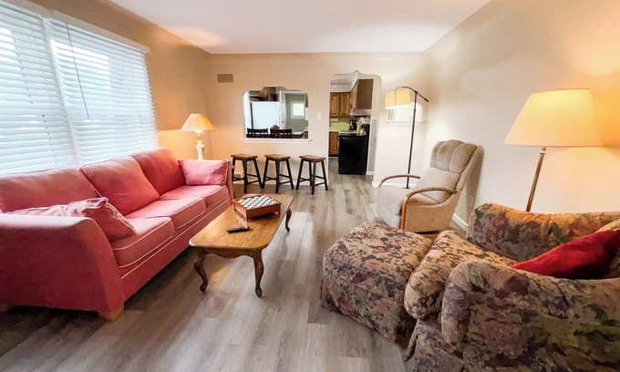 Anchor Bay Harbor Apartamento | 4 Bedroom, 2 Bath, Sleeps 12, Boat Well, Close to boat launch and Selfridge ANG