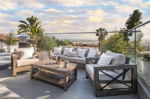 Middletown Casa | 4 Bedroom 2 Bath with Ocean View Hot Tub Parking