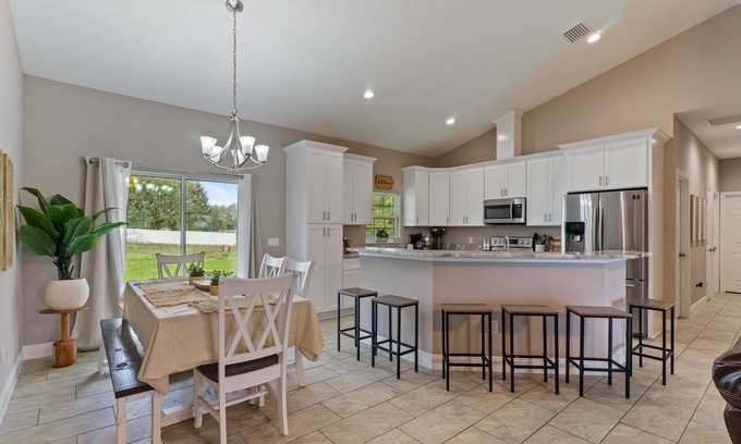 Ocala Casa | 4-bedroom 2-bathroom charming house in Ocala with AC, WiFi. Enjoy your stay