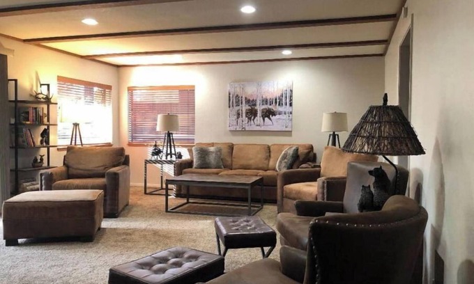 Truckee Cabina | 4 bedroom 2190 sq ft. home in Tahoe Donner Truckee With central AC