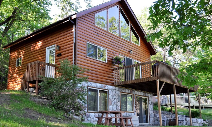 Nevis Cabina | 4 dormitorios 2BA cabina en un lago tranquilo