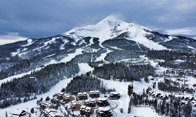 Powder Ridge Condominio | 4 bedroom 3 bath with hot tub right on the mountain at Big Sky