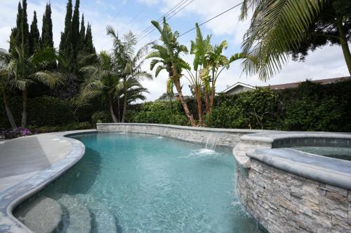 Orange Casa | 4 bedroom, 3 bathrooms Pool Home