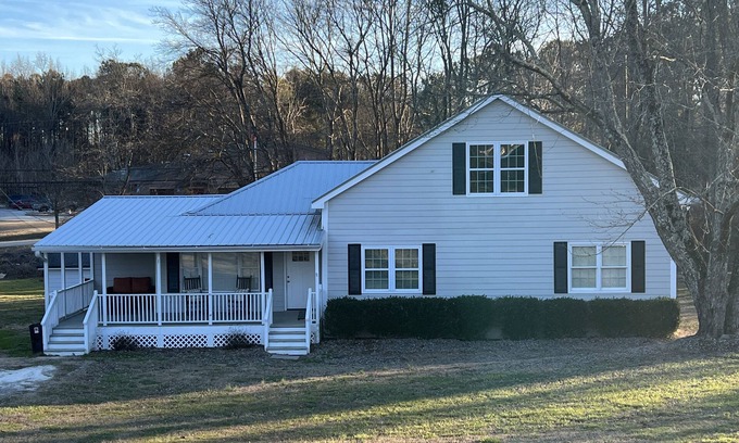 Buford Casa | 4 Bedroom , 3 Baths - Sleeps 8+